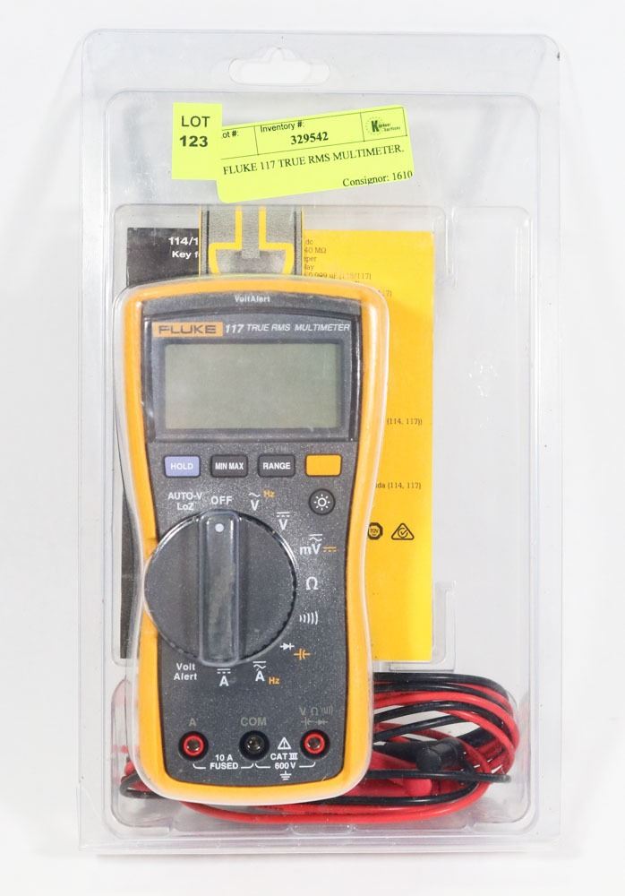 FLUKE 117 TRUE RMS MULTIMETER.