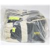 Image 1 : 12 PAIRS OF WINTER WORK GLOVES.