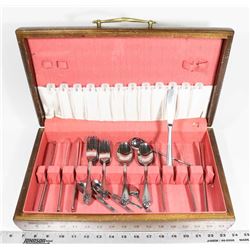 WOOD FLATWARE STORAGE CASE W/28-PC SET