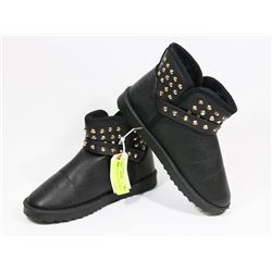 NEW LADIES SIZE 9 LINED BOOTS