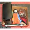 Image 1 : BOX W/HOUSEHOLD ITEMS INCL. 3 VARIOUS