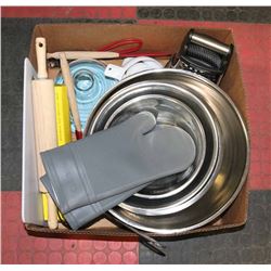 BOX W/BAKING ACCESSORIES INCL. 5   S.S.