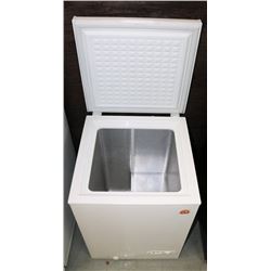 DANBY CHEST FREEZER. 22"X29'X33".