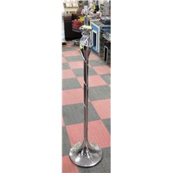 METAL FLOOR LAMP. 58" TALL.