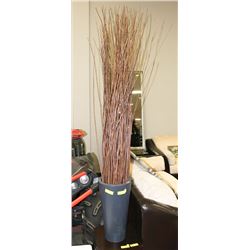 LARGE SHOWHOME VASE WITH STICKS.