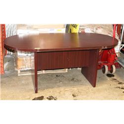 CHERRY-COLOURED OVAL WOOD DINING TABLE