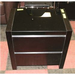 2-DRAWER DARK WOOD AND GLASS TOP END TABLE.