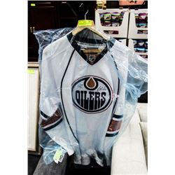 AUTOGRAPHED OILERS JERSEY SIZE XL SHELDON SOURAY