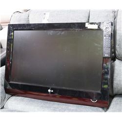 32 INCH LG FLATSCREEN TV WITH REMOTE