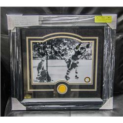 16X17 FRAMED BOBBY ORR DISPLAY WITH BOSTON GARDENS