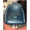Image 1 : NAVY BLUE LEATHER STYLE SWIVEL CHAIR 32"X28"X29".