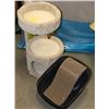 Image 1 : SMALL 2 TIER CAT TREE WITH LITTER BOX AND CAT