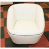 Image 1 : WHITE GENUINE LEATHER TUB CHAIR