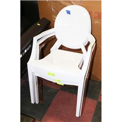 ASSORTED OF 3 STACKED PLASTIC ARMCHAIRS