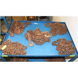 SHELF OF 5 CHAINS WITH HOOKS