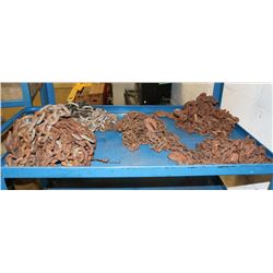 SHELF OF 5 CHAINS WITH HOOKS