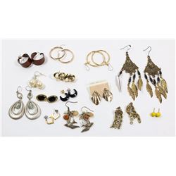 LOT OF ASSORTED EARINGS