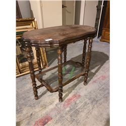 Walnut victorian tea table w/glass shelf 6 legs