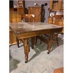 Square oak American 1920's table and leaf