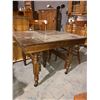 Image 1 : Square oak American 1920's table and leaf