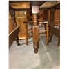 Image 5 : Square oak American 1920's table and leaf