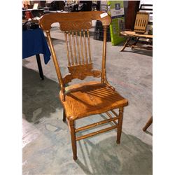 5 matching oak banjo back chairs