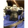 Image 3 : 4 cameras w/newer camera bags