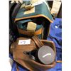 Image 4 : 4 cameras w/newer camera bags