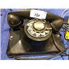 Image 1 : 2 - dial phones w/handset