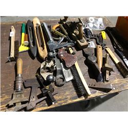 Rare antique tools, Stanley planer, carpentry tools, gas lamp, pumps, old chair (app 40 pieces)