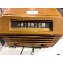 RCA Victor Wood 1942 & GE 1950's Radio (crack on case)