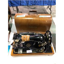Portable electric Singer Sewing machine with case 1940's SN 6768830