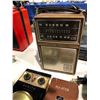 Image 6 : 9 collector radios, travel radios w/alarms