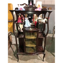 Beautiful Mohagany Queen Anne curio/china cabinet circa 1908 with curved glass doors, mirror and ant