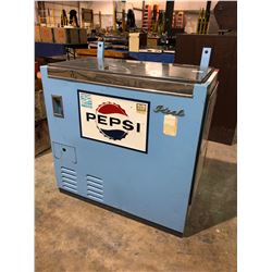 Pepsi chest pop cooler 1960's in very good shape