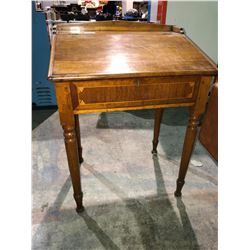 Artists desk with lift top & storage, made from maple, 1920's