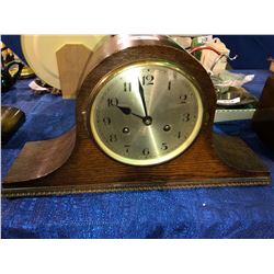 USA Oakk mantle clock w/keys (very nice) purchased from Wilkies in Saskatoon