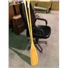 Image 1 : 2 canoe paddles