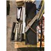Image 2 : Divider poles, files, rope, cast bases