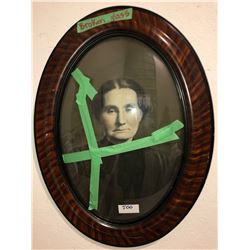 Set of round frame antique portraits
