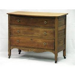 Oak dresser, 3-drawer, 33½"H