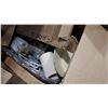 Image 2 : 2 LARGE BOXES OF HOUSEWARES AND VINTAGE ITEMS