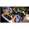Image 2 : TRAY OF RAZORBACK LARGE AND XL GLOVES AND SILICONE