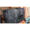 Image 2 : BLACK AND GREEN LUGGAGE