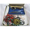 Image 2 : TRAY OF JEWELRY
