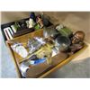 Image 2 : 2 TRAYS METAL COLLECTIBLES, PENS