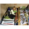 Image 3 : 2 TRAYS METAL COLLECTIBLES, PENS