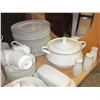 Image 3 : TIFFANY DISHES 96 PIECES
