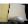 Image 2 : 2 WOOL BLANKETS
