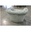 Image 3 : GREEN BUTTON BACK ARM CHAIR